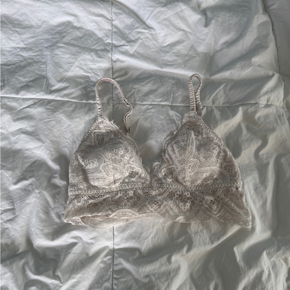 Gilly Hicks by Hollister White Lace Bralette XS